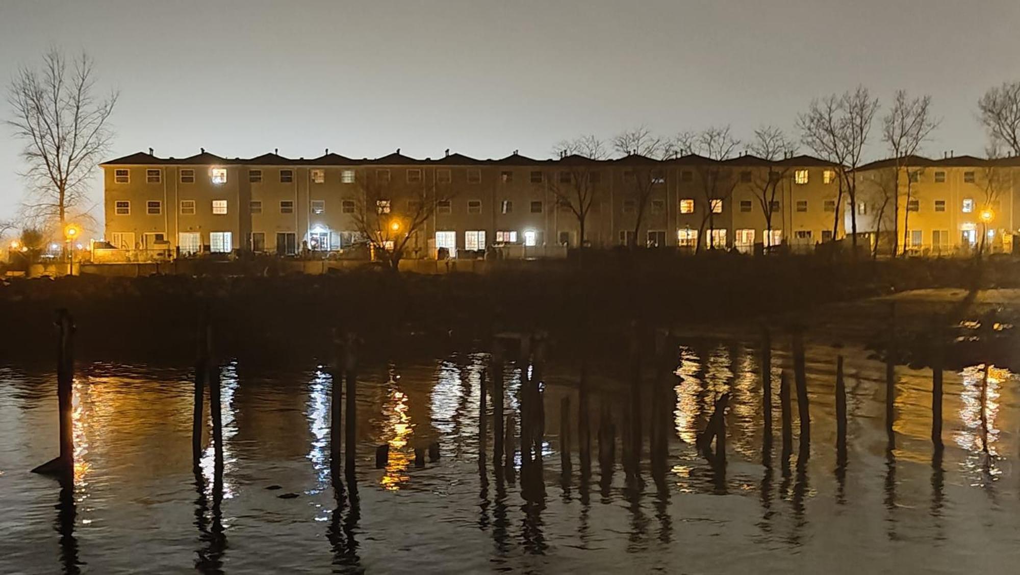 Casa de férias Waterfront Gem Duplex 3 Bedroom 2floor In Whitestone Bronx Free Parking *