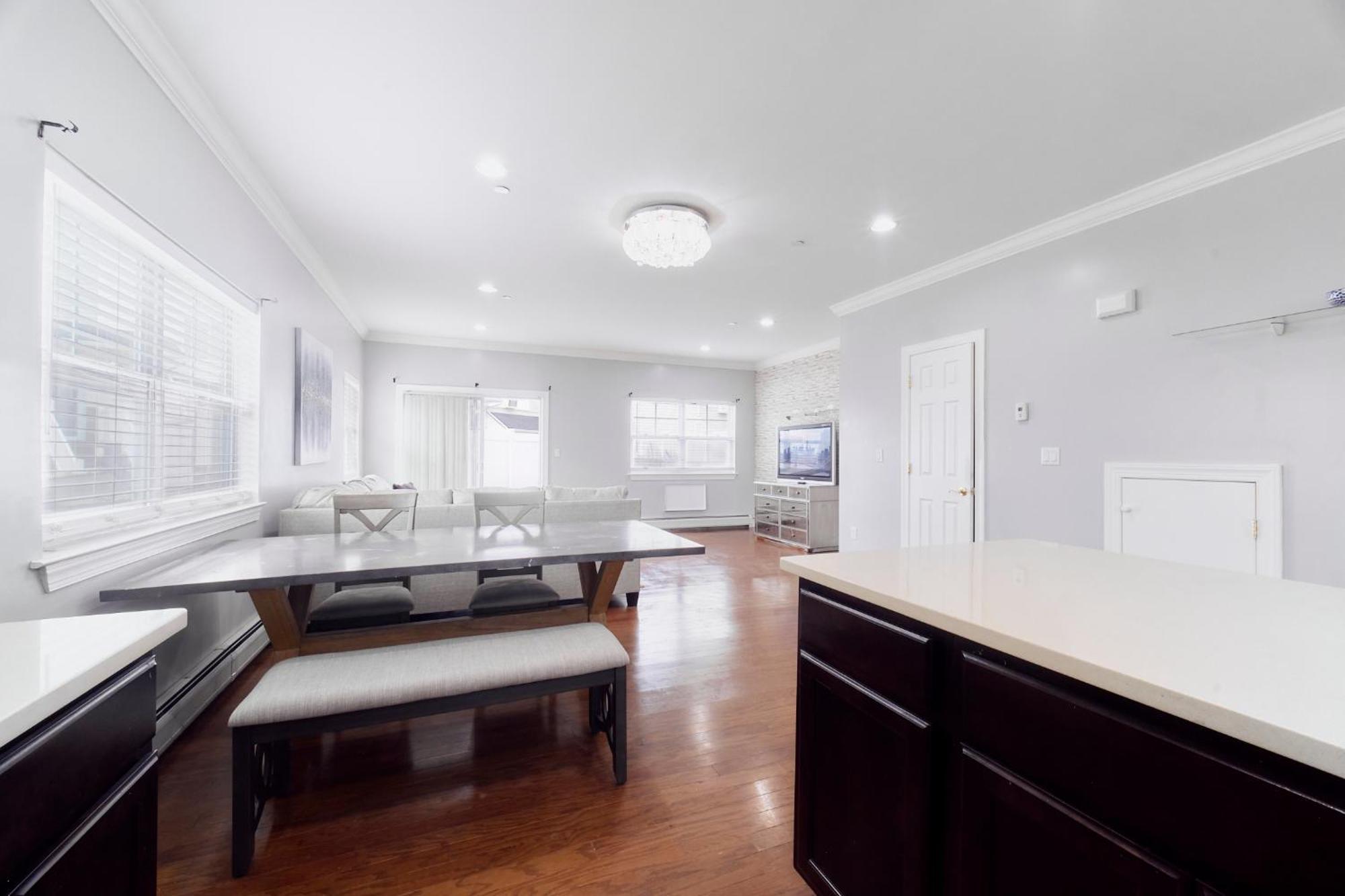 Ferienhaus Waterfront Gem Duplex 3 Bedroom 2floor In Whitestone Bronx Free Parking *