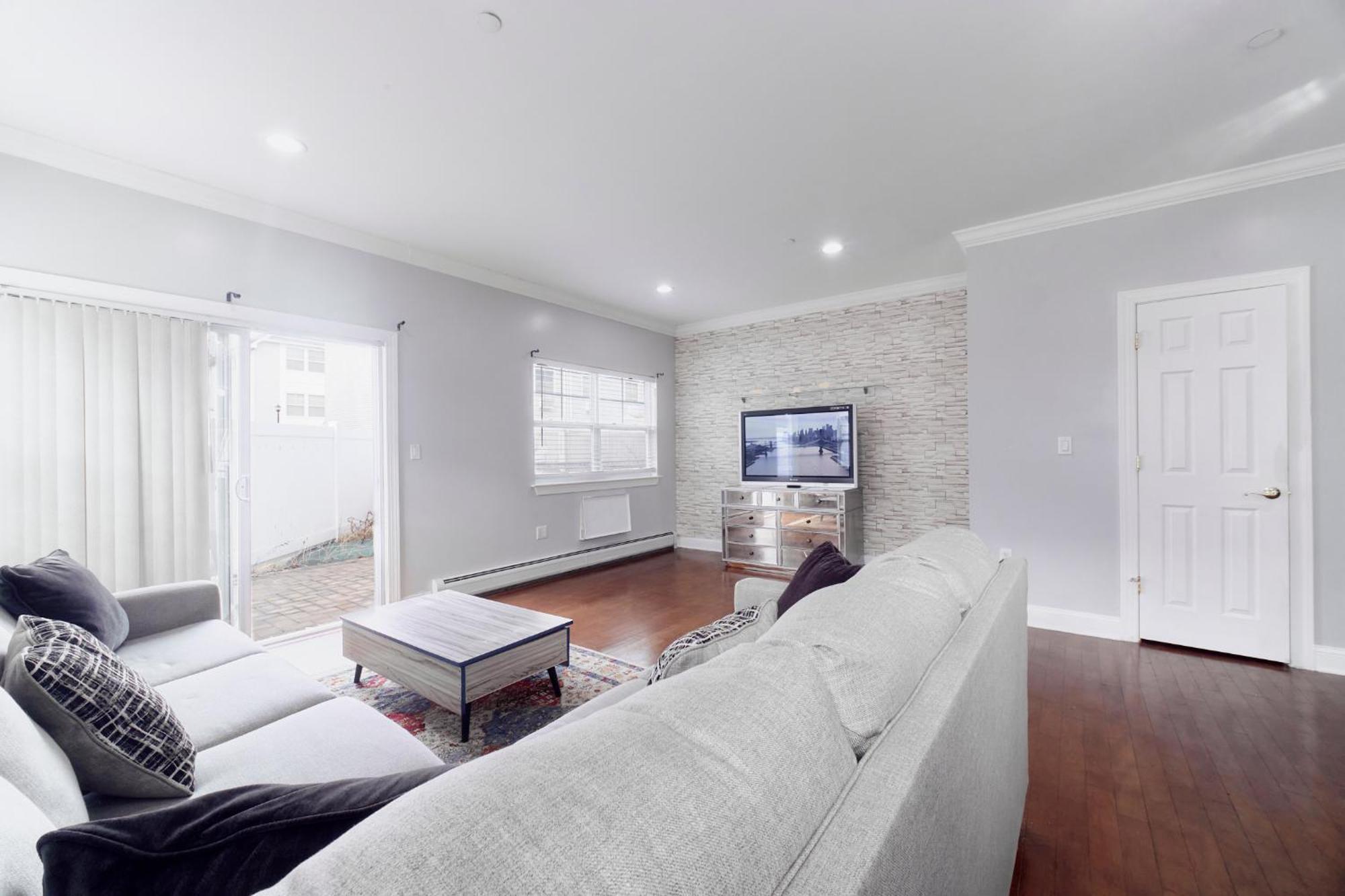 Ferienhaus Waterfront Gem Duplex 3 Bedroom 2floor In Whitestone Bronx Free Parking